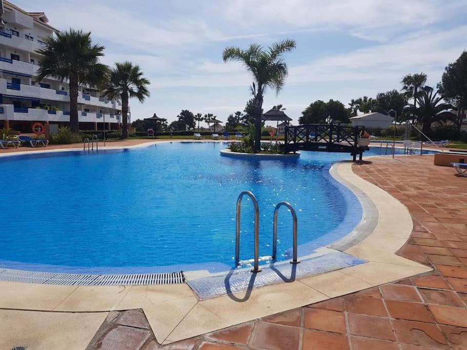 Duquesa - Superb Sea Views & Overlooking Pool Apartment *