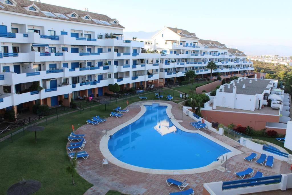 Duquesa - Superb Sea Views & Overlooking Pool Apartment