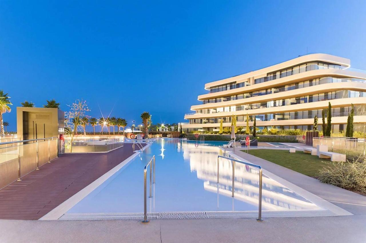 Apartamento Luxury Complex Beachfront Apartment, Infinity Pool, Sauna, Gym And Large Terrace Torremolinos