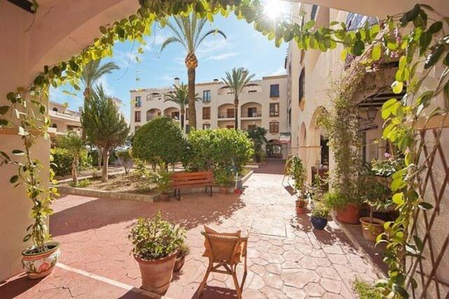 Duquesa - Superb Sea Views & Overlooking Pool *