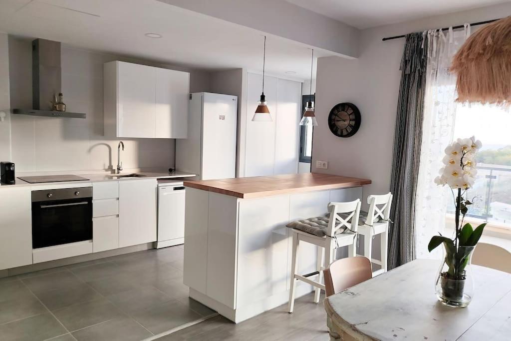 Apartamento Atico Con Piscina, Golf, Vistas Al Mar