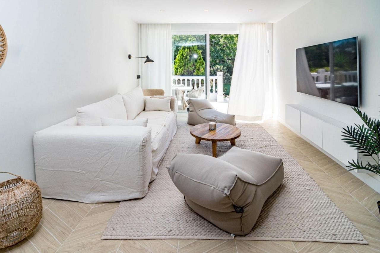 Fully Renovated Scandinavian Style 2 Bed In The Heart Of Puerto Banus * Marbella