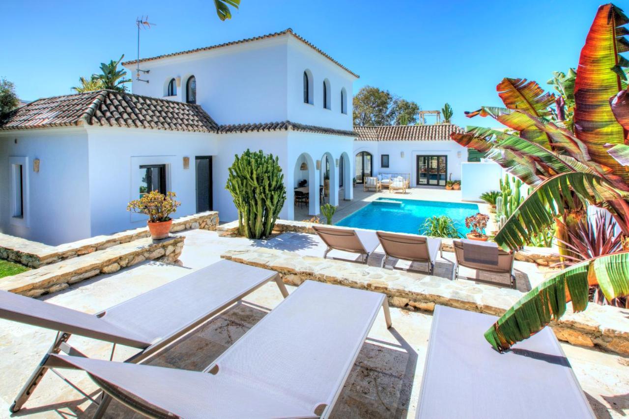 Mas Tranquila - A Stylish With Pool 150 M From The Villa *