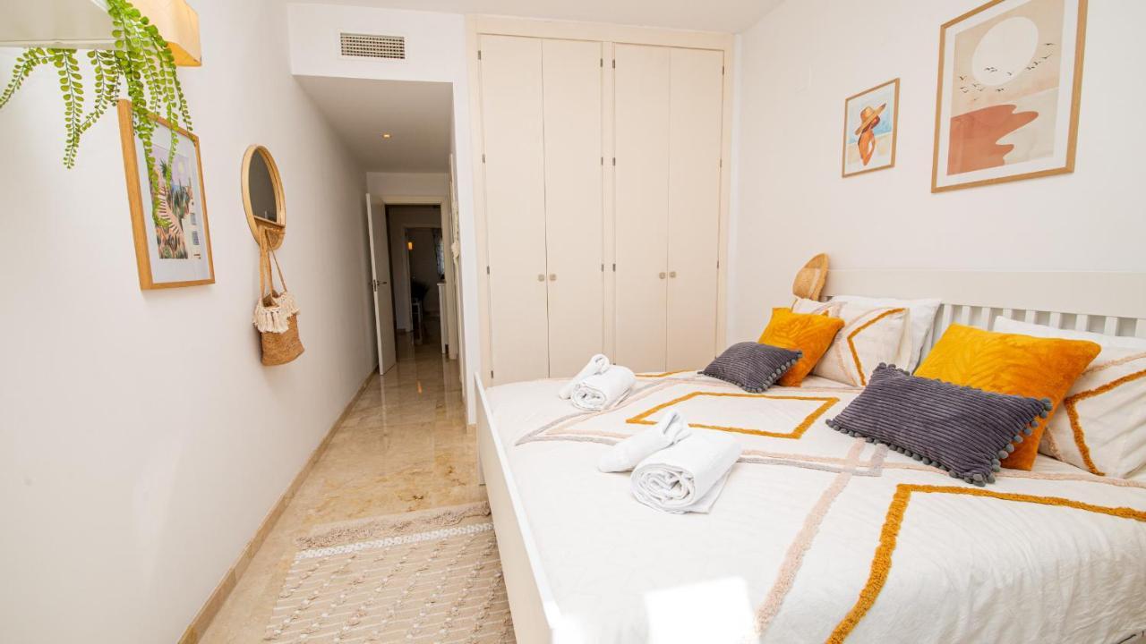 Rock Bay B38 Manilva