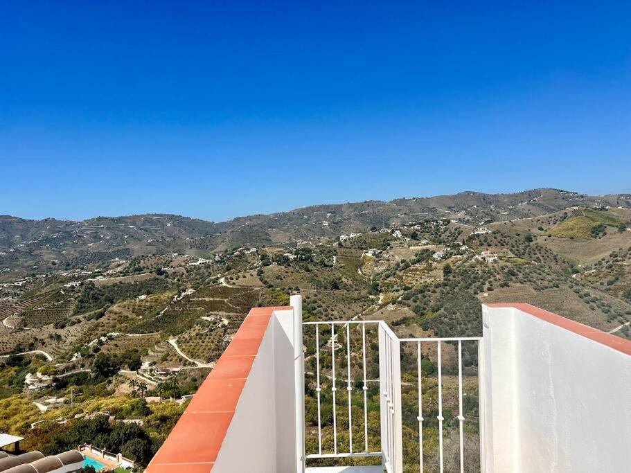 Atico Con Increibles Vistas A Montanas Y Mar Apartamento