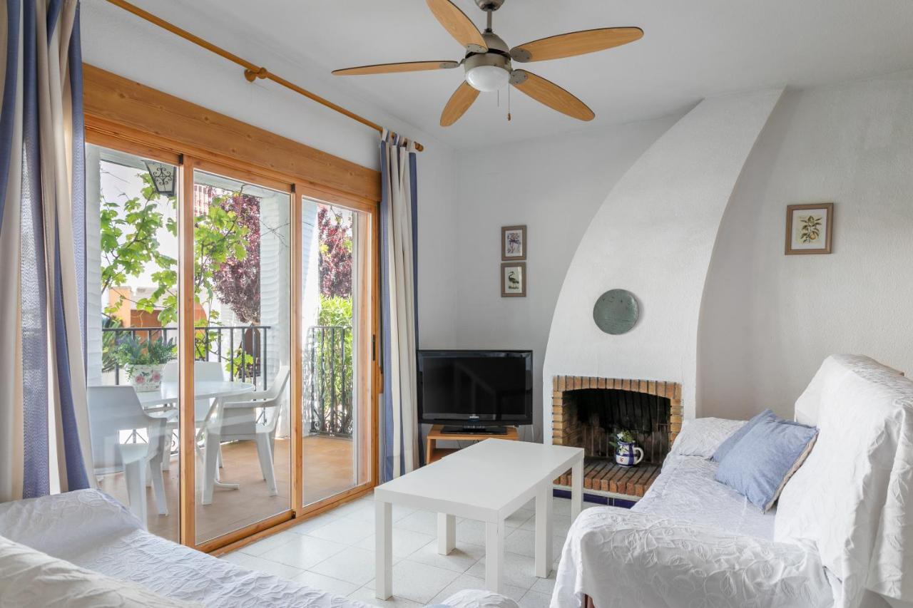 Casa En La Playa Con Piscinas E Holiday home *