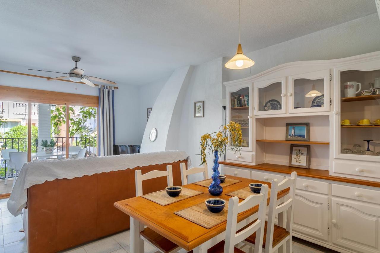 Casa En La Playa Con Piscinas E Puerto Marino