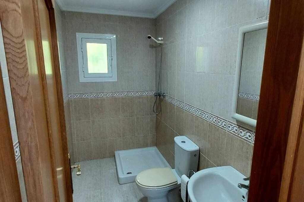 Agradable Con Piscina Privada Villa
