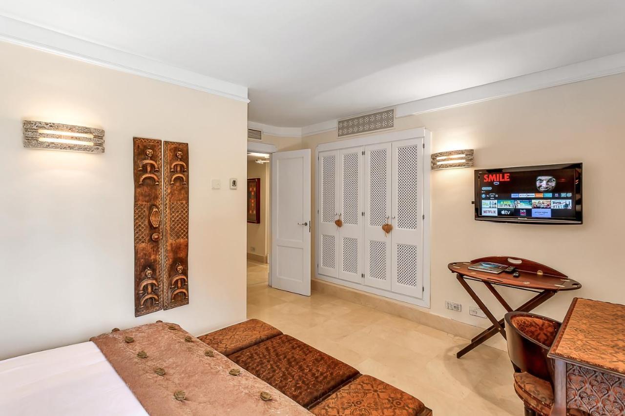 Yolo Spaces - - Puerto Boutique Sotogrande