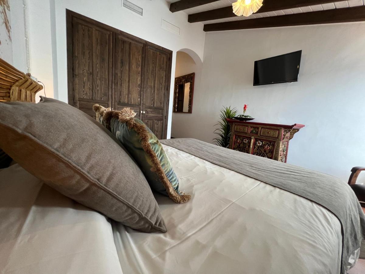 Country house On Acebuchal 23 *