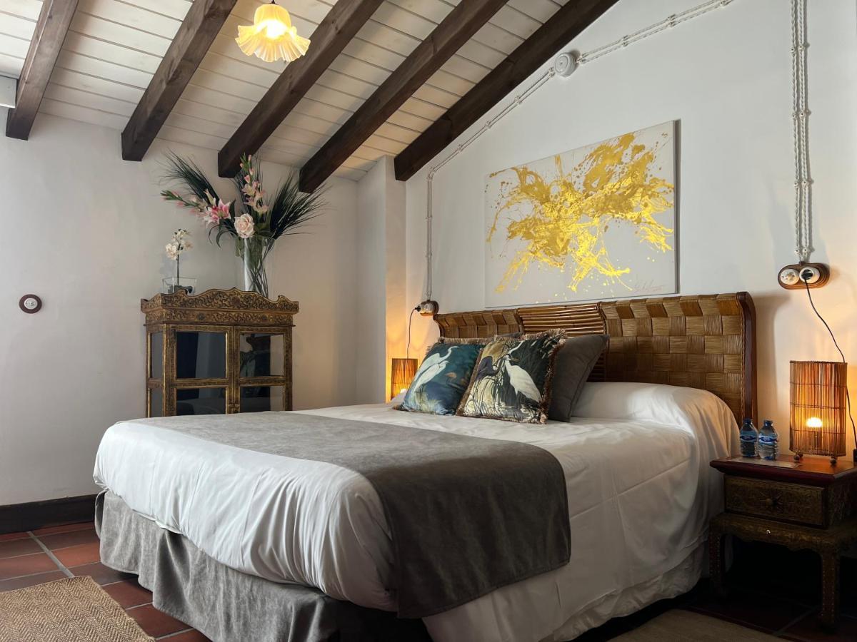 On Acebuchal 23 Country house *