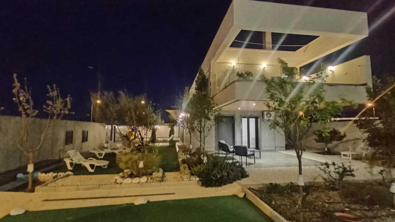 Villa Con Piscina Y Jardin, No Fumadores Ni Fiestas