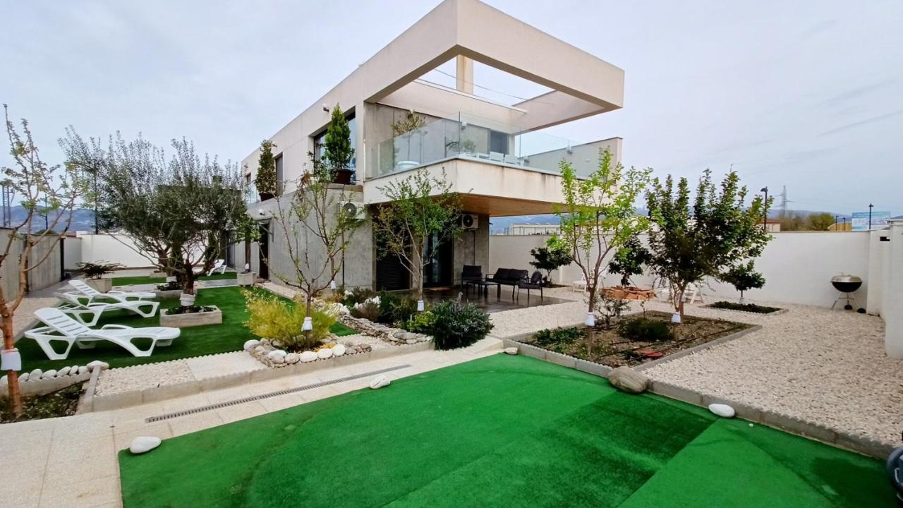 Con Piscina Y Jardin, No Fumadores Ni Fiestas Cullar Vega