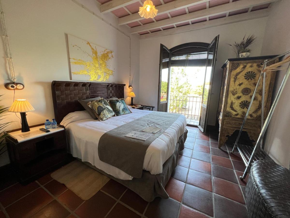On Acebuchal 23 Country house