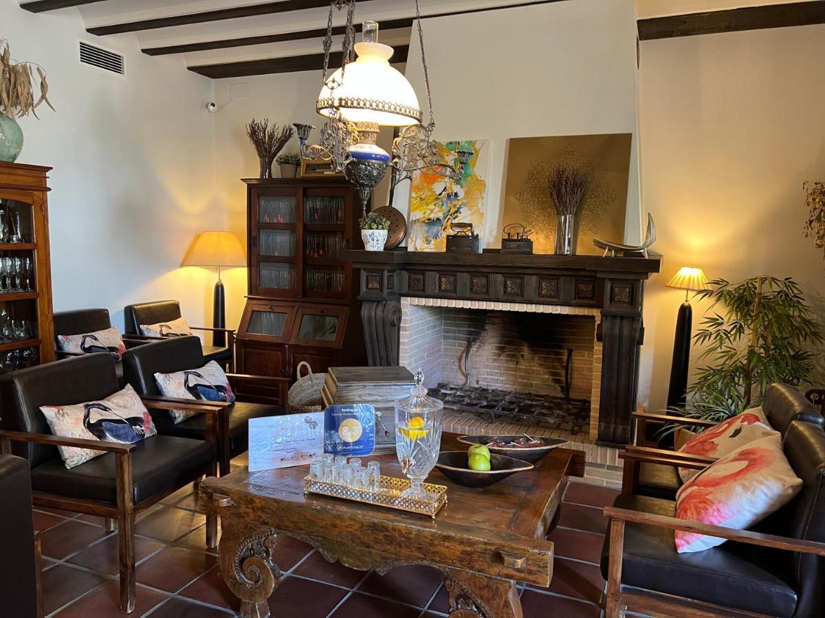 On Acebuchal 23 Country house *