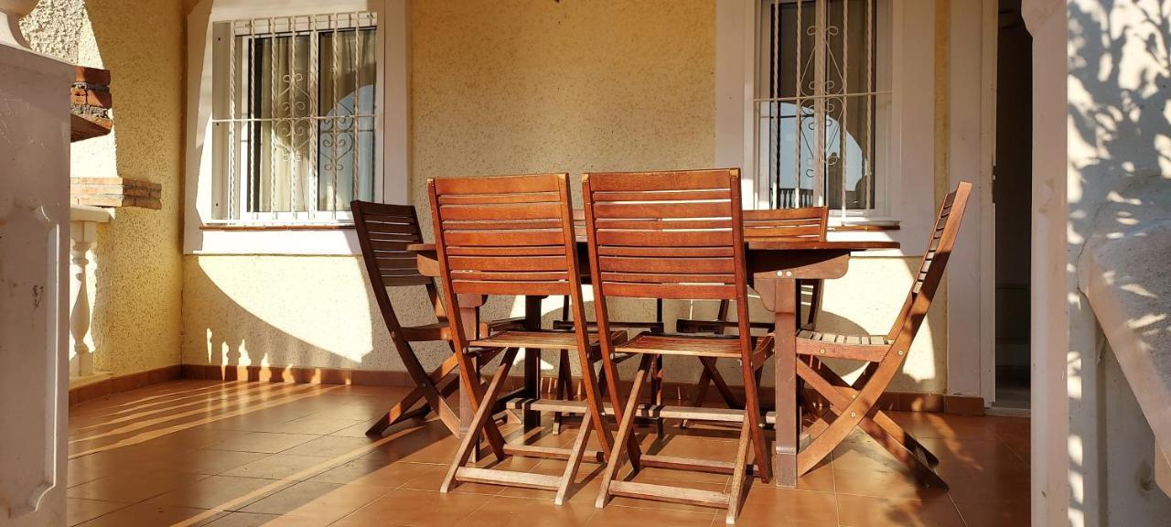 Agradable Con Piscina Privada Villa