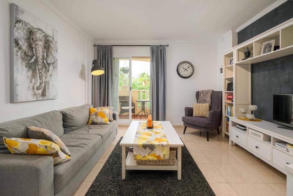 Apartamento Beautiful Two Bedroom With Pool