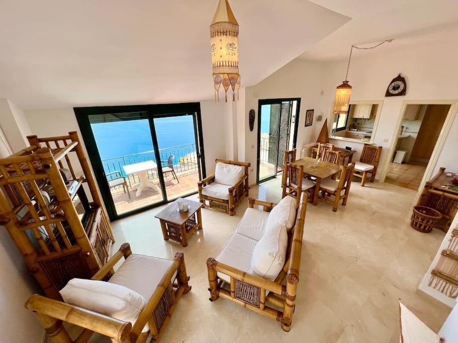 Chalet Tropical Bay Views Villa *