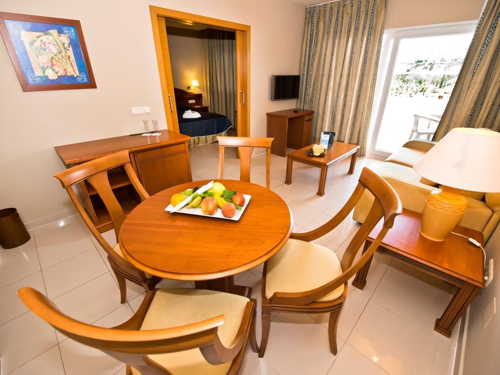 Hotel Bahía Tropical 4*