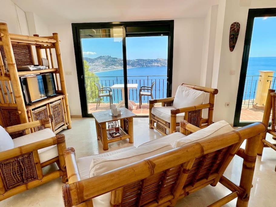 Chalet Tropical Bay Views Villa *