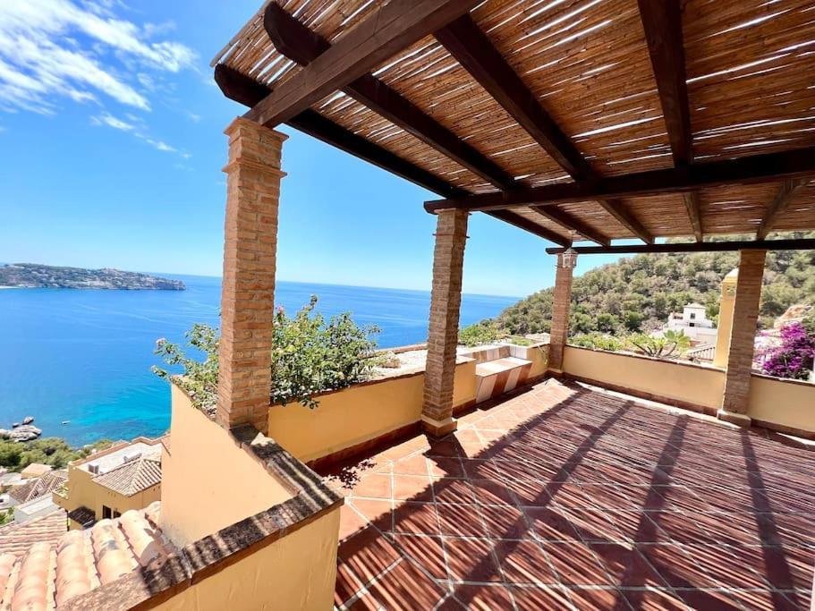 Chalet Tropical Bay Views *