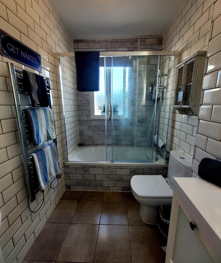 Village Penthouse Apartment, 2 Bedrooms, Stunning Views, Swimming Pool !! Benahavis