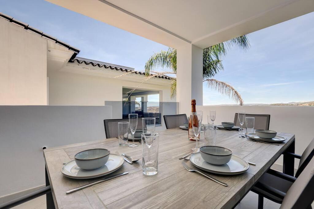 Luxurious At Hills With Stunning Views Apartamento