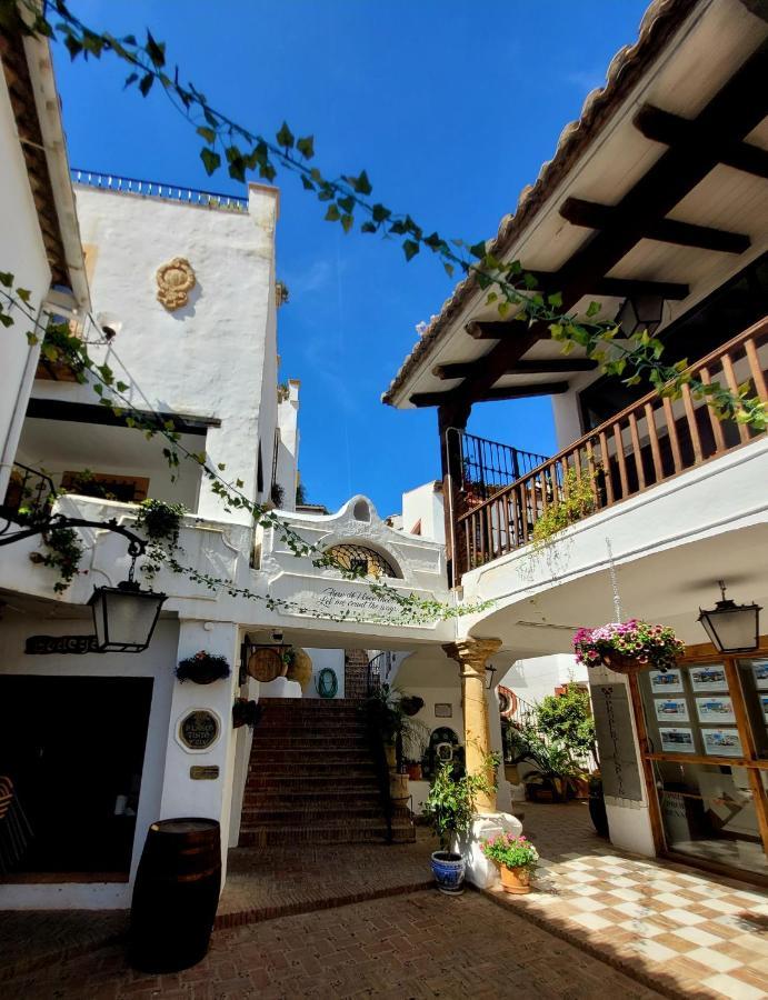 Village Penthouse Apartment, 2 Bedrooms, Stunning Views, Swimming Pool !! Apartment Benahavis