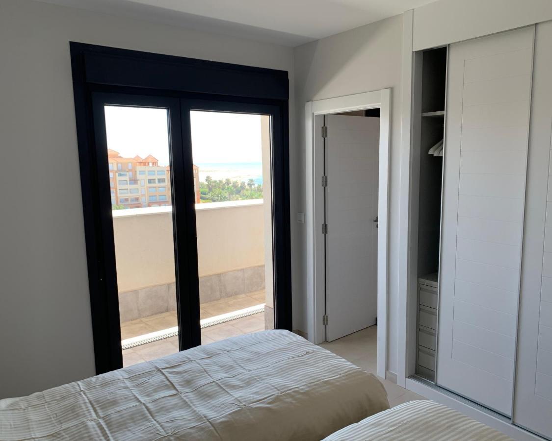 Penthouse With Wide Terrace Next To The Ocean Apartamento Huelva