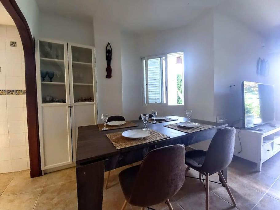 Awesome Cozy Bungalow , Pool Open From June To September Сasa de vacaciones *