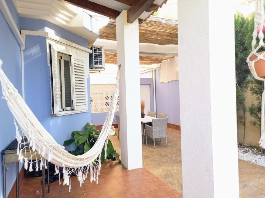 Awesome Cozy Bungalow , Pool Open From June To September Сasa de vacaciones Gran Alacant