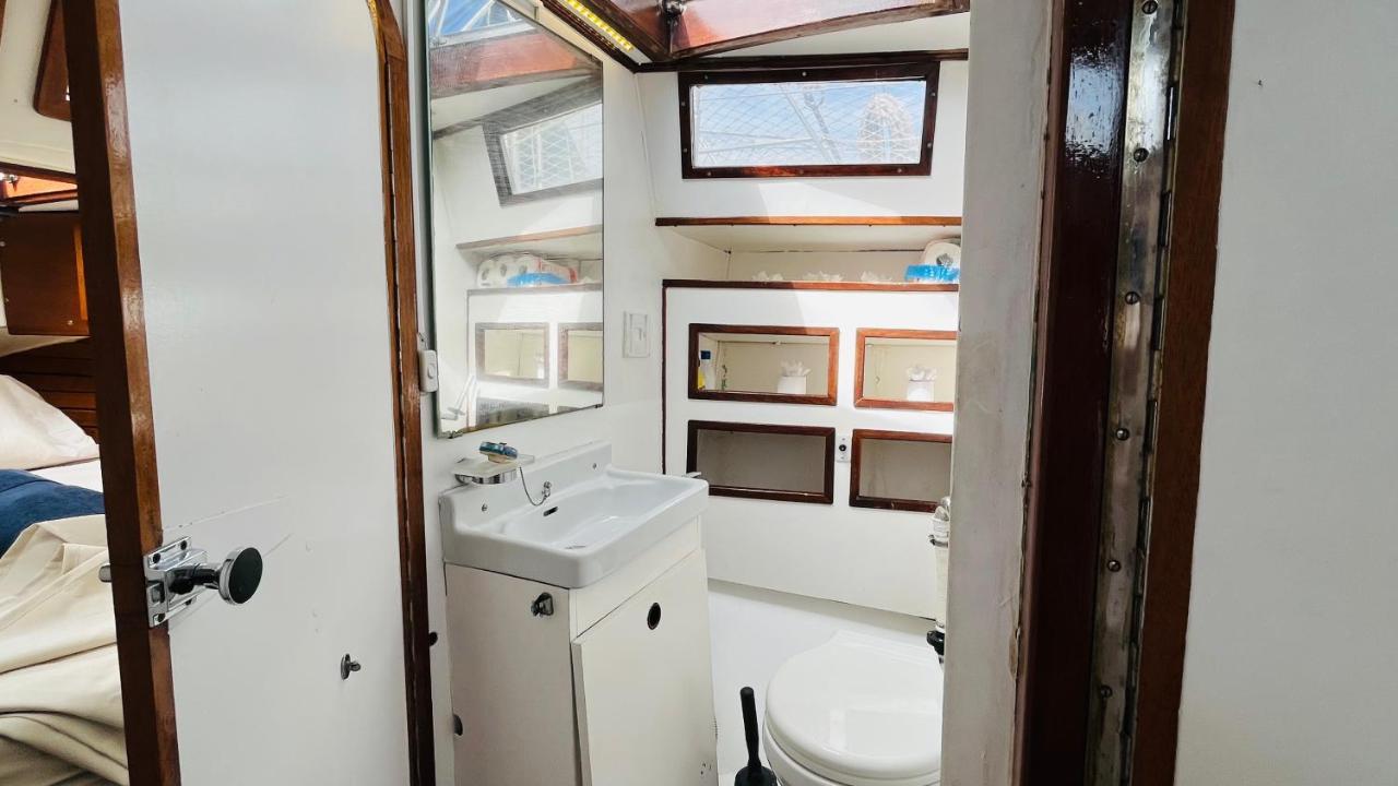 Sailboat Barcelona Hotel en barco