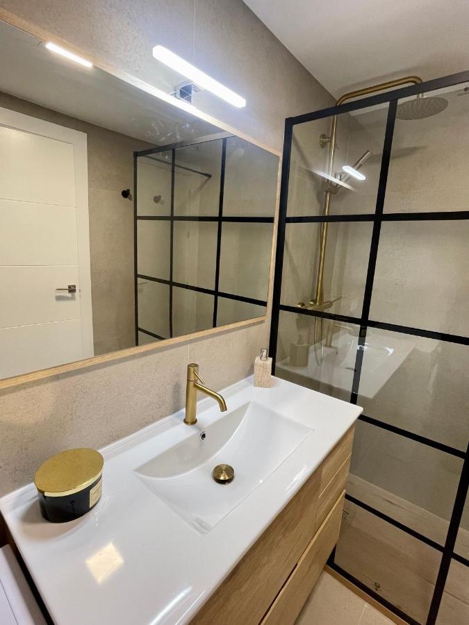 Sky Views In Centre Apartment *