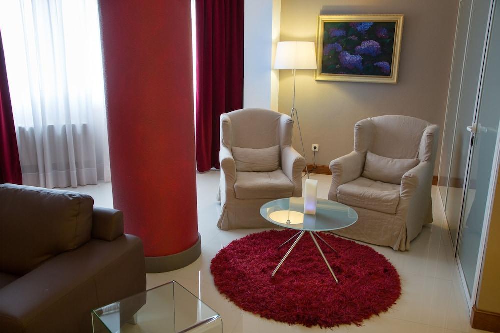 Chateau La Roca Hotel