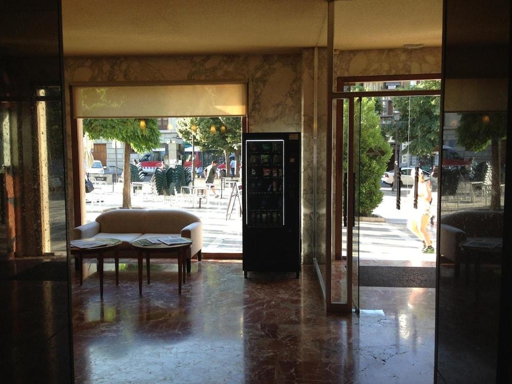 Maciá Plaza 2*