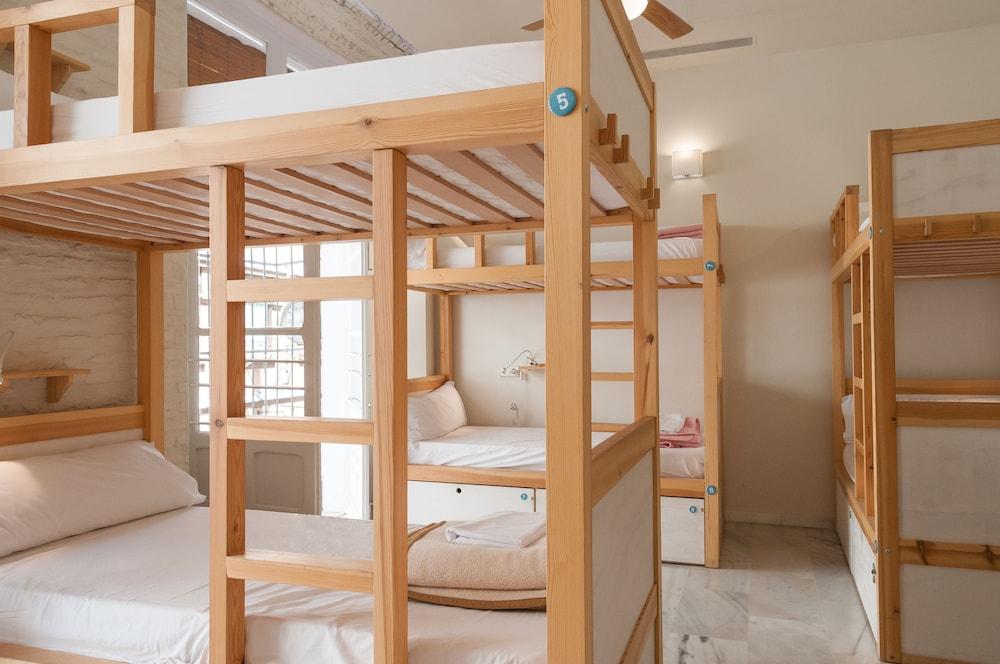 Hostal The Nomad Hostel&pension