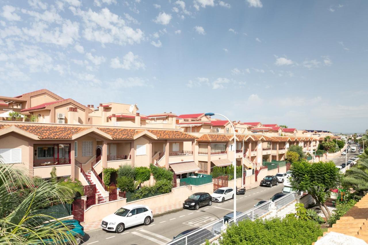 Casa En La Playa Con Piscinas A *