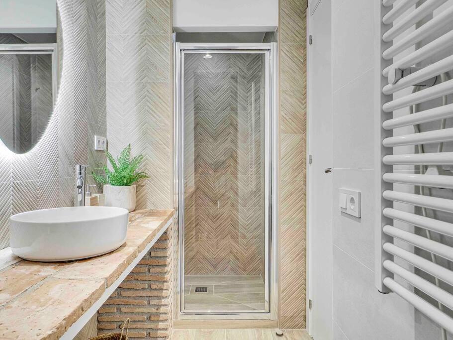 Casa Mandarina: 4 Bedrooms - 2 Terraces - Parking * L'Hospitalet de Llobregat