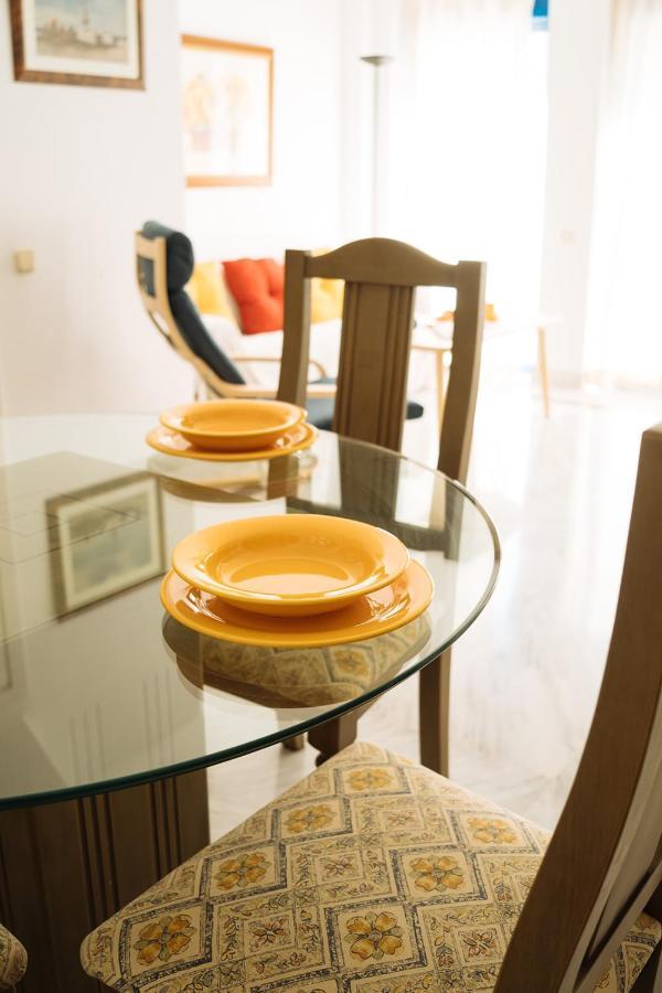 Komodo House - Bright Beachfront Duplex With Parking, Pool & Gym Apartment *