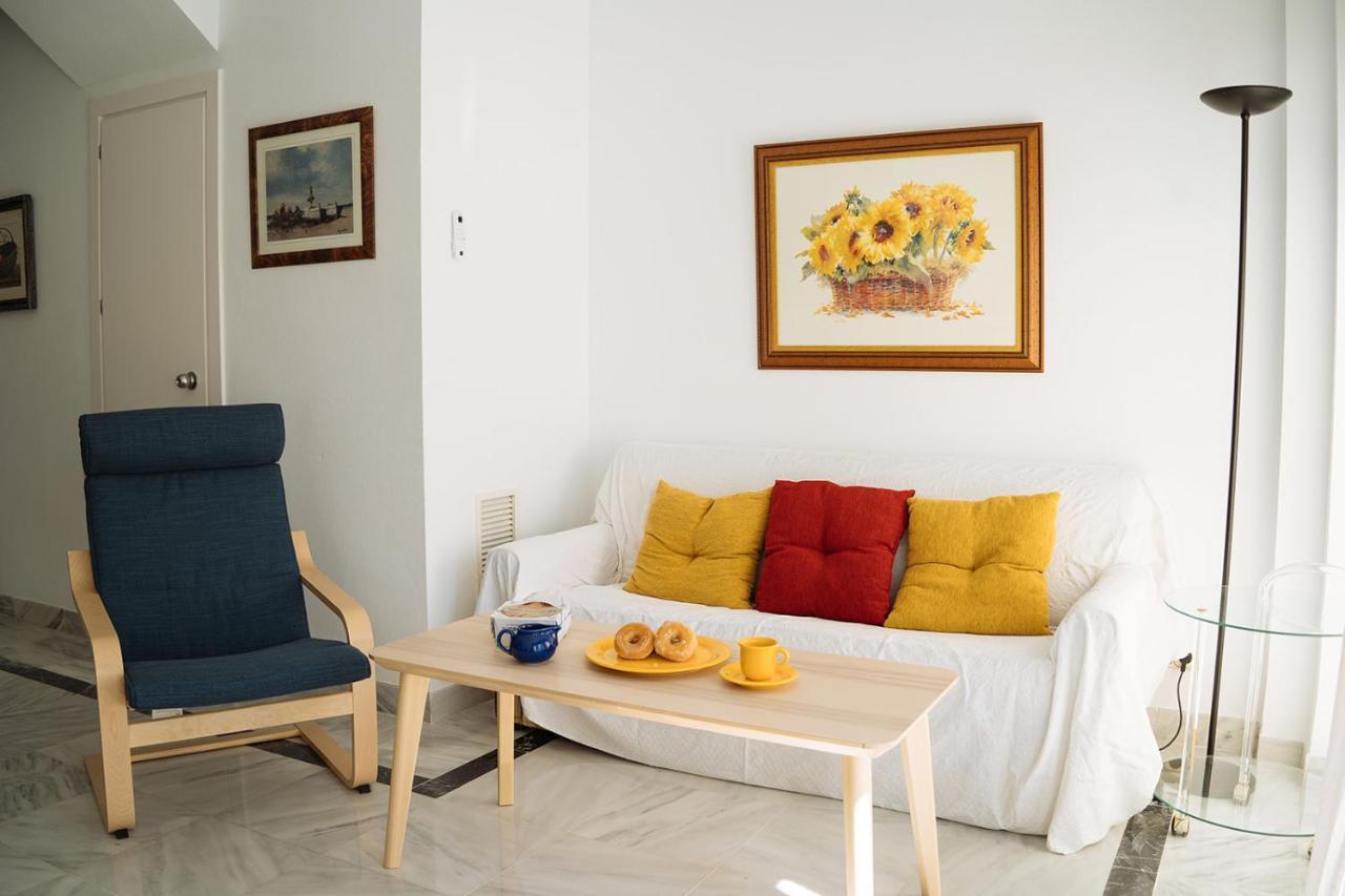 Komodo House - Bright Beachfront Duplex With Parking, Pool & Gym *