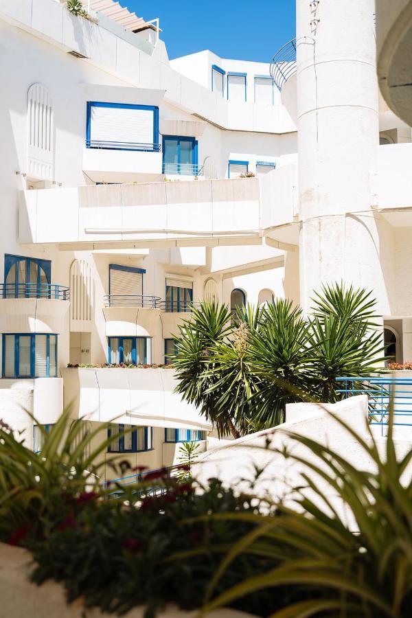 Apartment Komodo House - Bright Beachfront Duplex With Parking, Pool & Gym *