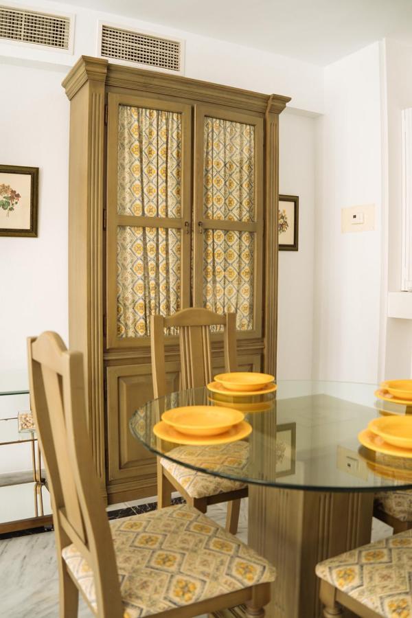 Apartment Komodo House - Bright Beachfront Duplex With Parking, Pool & Gym Marbella
