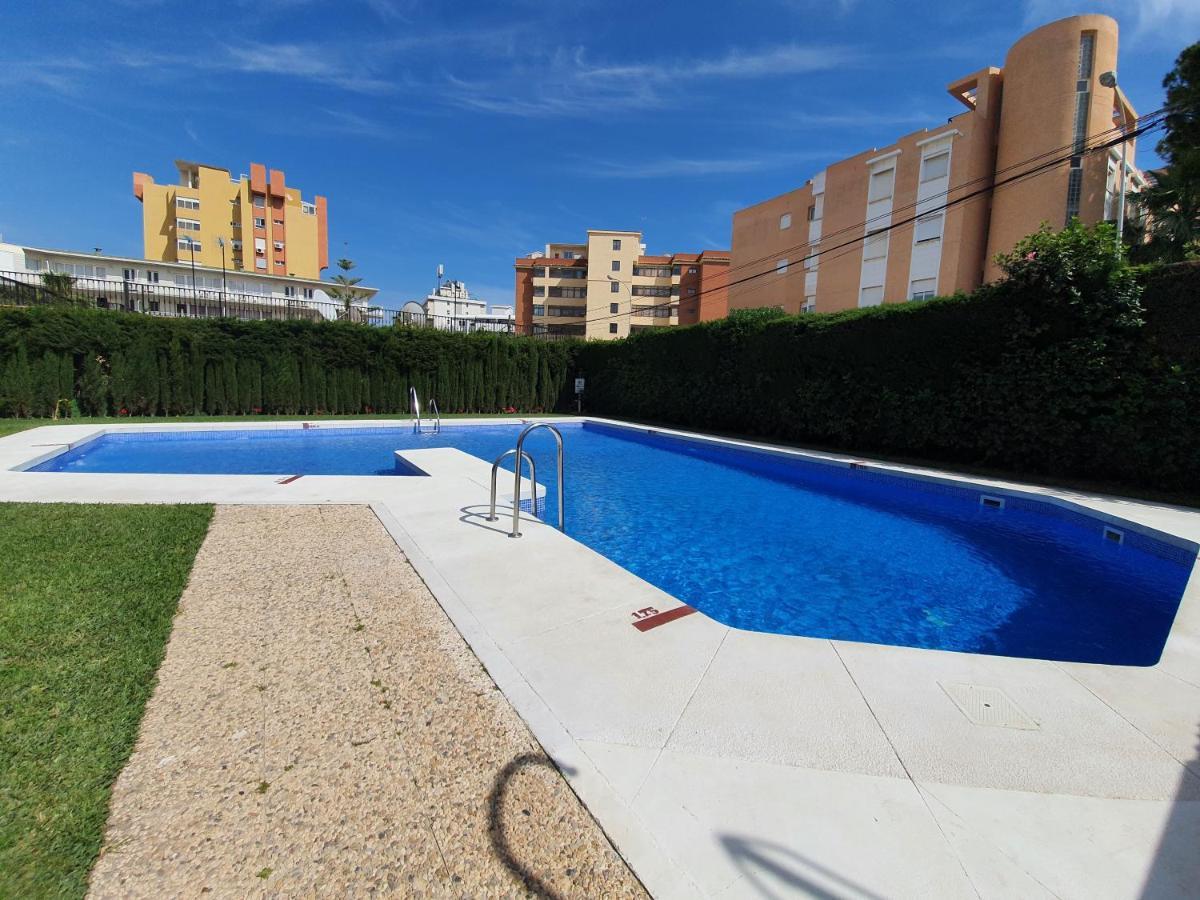 Apartamento Acogedor En La Carihuela Con Plaza De Garaje Garantizada! Sol Montemar