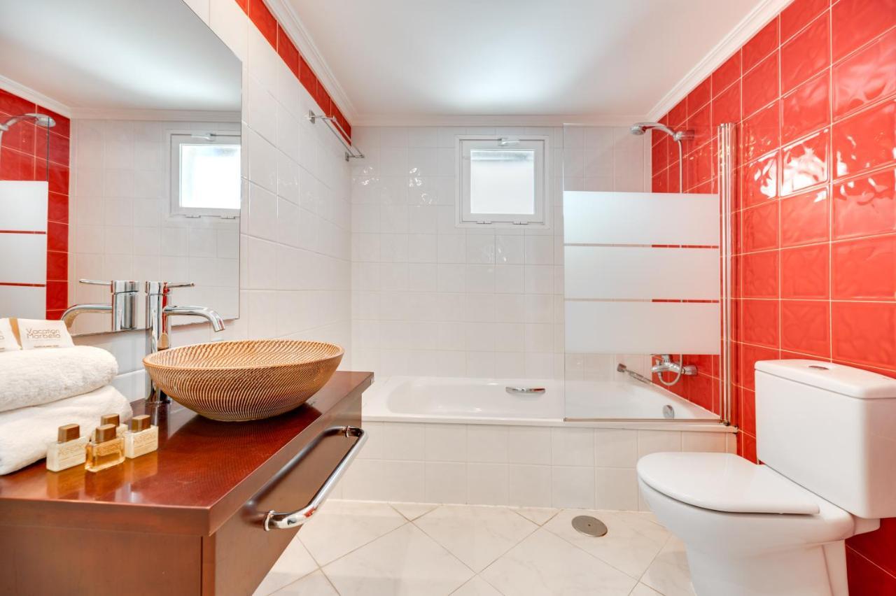 Apartment Vacation I Sea Views, 24-7 Security, Parking, Walk To Everything In Luxurious Puerto Banus