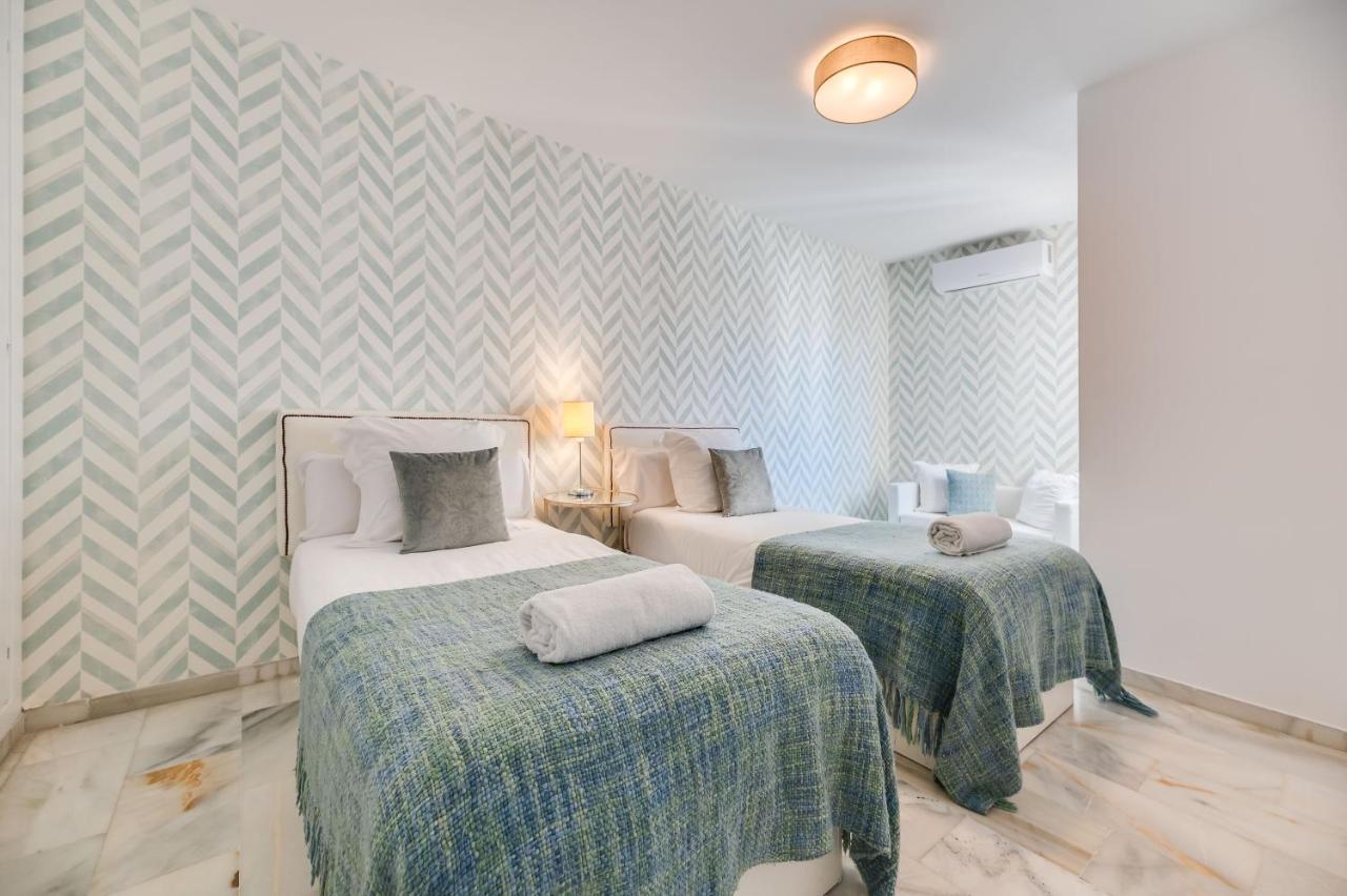 Vacation I Sea Views, 24-7 Security, Parking, Walk To Everything In Luxurious Puerto Banus Apartment