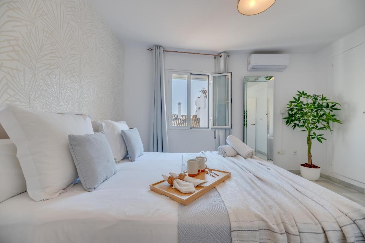 Apartment Vacation I Sea Views, 24-7 Security, Parking, Walk To Everything In Luxurious Puerto Banus Marbella