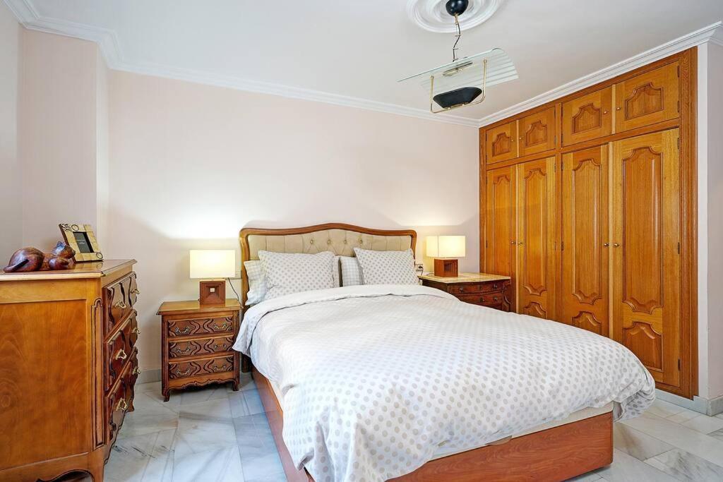 Apartamento Piso En Calle Arabial 117 Junto A El Corte Ingles Granada