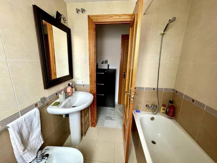 Sunny 2-bedroom With Sea View * Castell de Ferro