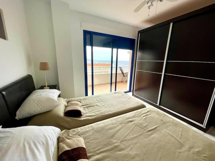 Apartment Sunny 2-bedroom With Sea View