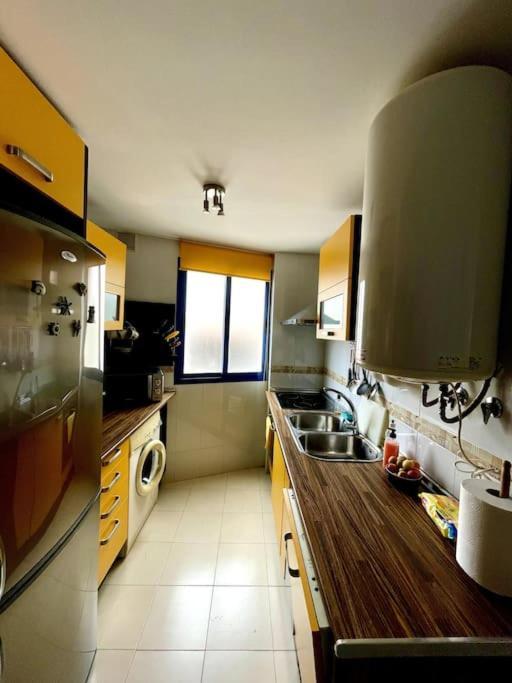 Sunny 2-bedroom With Sea View Apartment